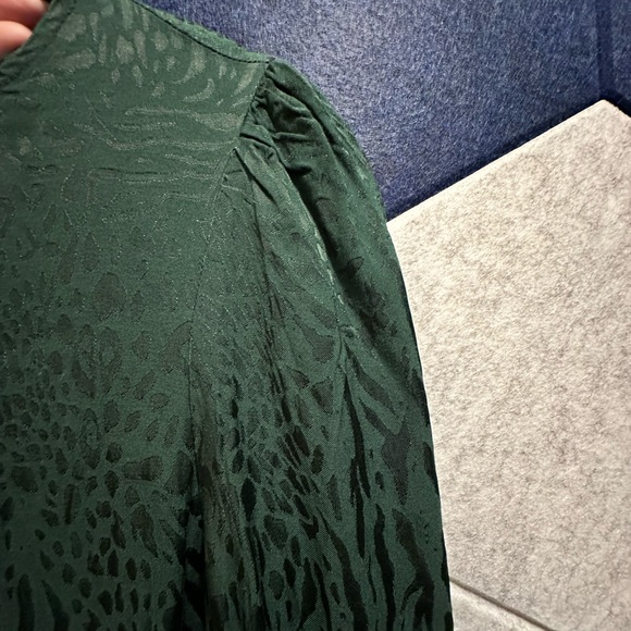 H&M viscose leopard print deep green midi dress - Picture 5 of 5